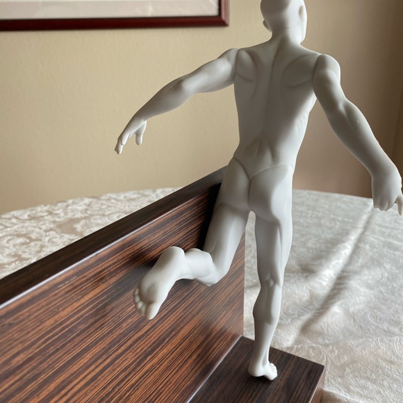 RETIRED 2008 ‘FASTER’ LLADRO PORCELAIN FIGURINE - Picture 3 of 12